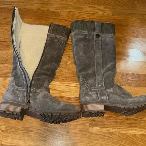 Stylish Tan Suede Knee-High Boots - Picture 4 of 5